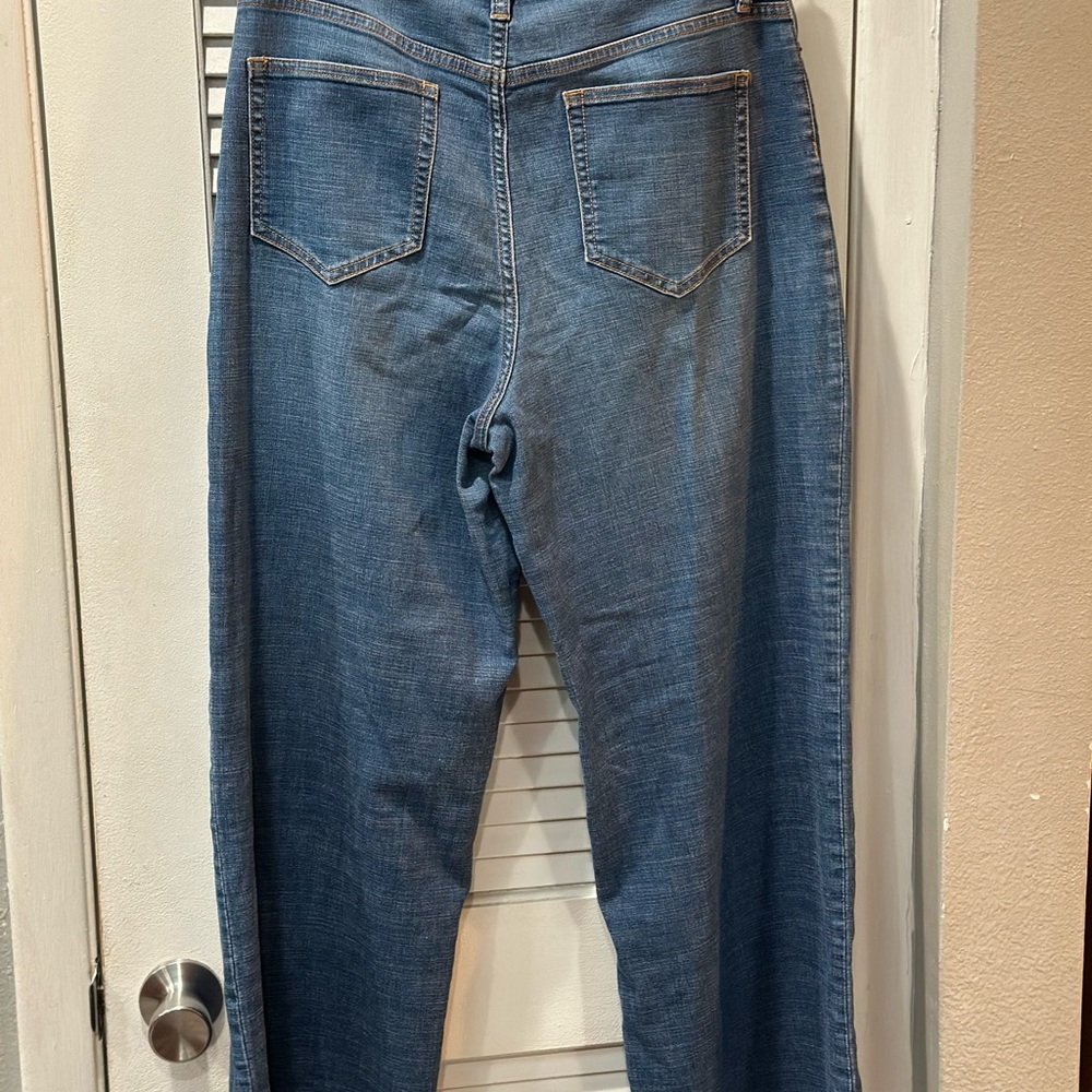 Lands' End Women’s Blue Jeans - Picture 4 of 4